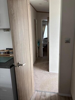 Interior - Cabin Sleeps 4 With Beach Access & Parking (Lossiemouth)