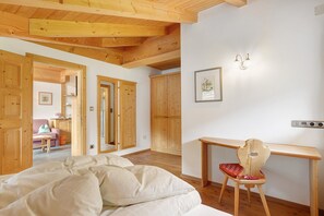 2 bedrooms, WiFi, bed sheets - Apartment Margerite 20 with Mountain View and Wi-Fi (Santa Valburga)