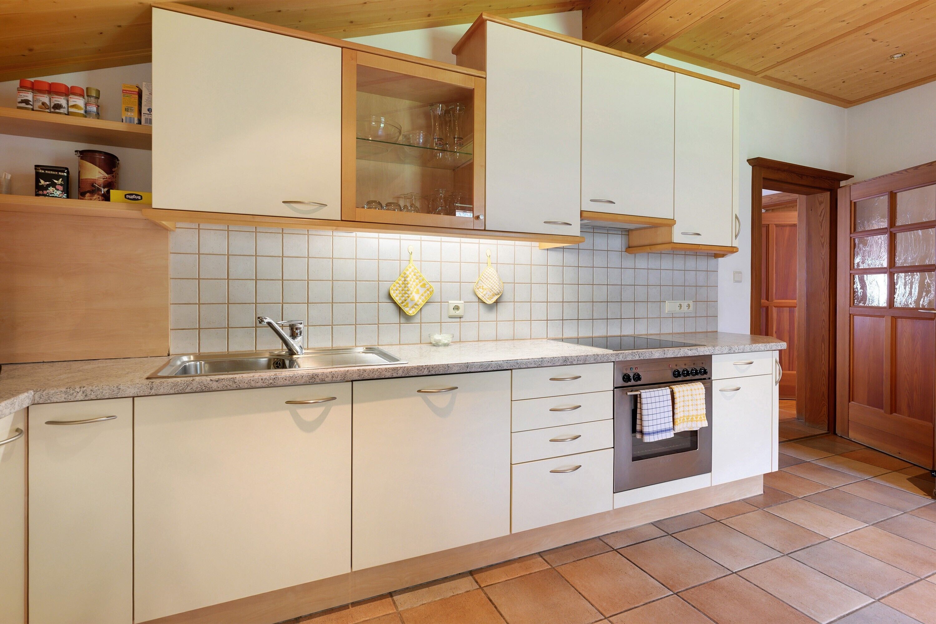 Refrigerador, horno, placa de cocina, lavavajillas