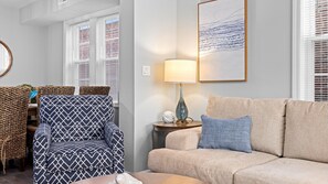 TV, offices - 3br Newly Renovated Beach House Sleeps 10 (Ventnor City)