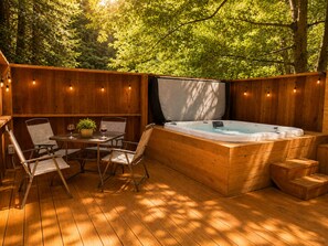 Outdoor spa tub - Russian River Retreat! HOT TUB! Remodeled Cabin Near Beaches & Wineries-Boho! (Monte Rio)