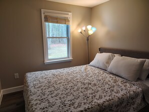 1 bedroom, free WiFi, bed sheets - "The Bunkalow" – Private getaway near town & beaches under Maine's starry skies (Kennebunk)