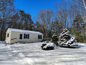 Exterior - "The Bunkalow" – Private getaway near town & beaches under Maine's starry skies (Kennebunk)