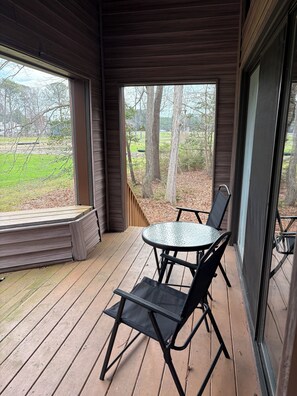 Outdoor dining - 3BR/2BA Ocean Pines golf course home near Yacht Club, marina & pools—minutes to Ocean City beaches! (Ocean Pines)