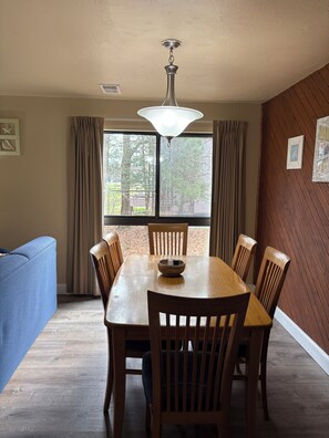 Dining - 3BR/2BA Ocean Pines golf course home near Yacht Club, marina & pools—minutes to Ocean City beaches! (Ocean Pines)