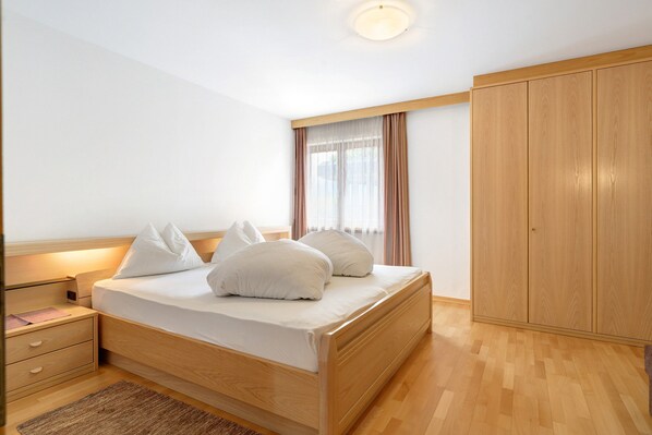 1 bedroom, WiFi, bed sheets