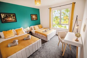 4 bedrooms, desk, iron/ironing board, free WiFi - Urban Haven Central Retreat | Free Parking | 16PPL (Sheffield)