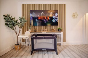 Interior - Urban Haven Central Retreat | Free Parking | 16PPL (Sheffield)