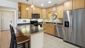 Coffee/tea maker, fridge, microwave, oven - Newly Listed! Gorgeous River front 3 Bdrm Condo with amazing views in Darien GA. (Darien)