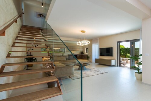 Villa Golden Hill – Discreet Luxury in the Heart of Nature