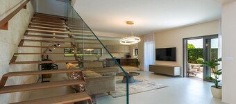 Villa Golden Hill – Discreet Luxury in the Heart of Nature