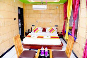 Habitación doble superior, vista a la ciudad | Escritorio y wifi gratis 