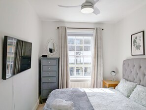 Room - Chichester City Centre Flat -  a flat that sleeps 2 guests  in 1 bedroom (Chichester)