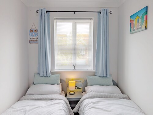 Shell Seekers - Selsey -  a family house that sleeps 6 guests  in 3 bedrooms