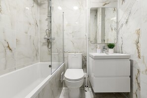 Comfort Apartment, City View | Bathroom - Lumina Apart near a Large city Park (Warsaw)