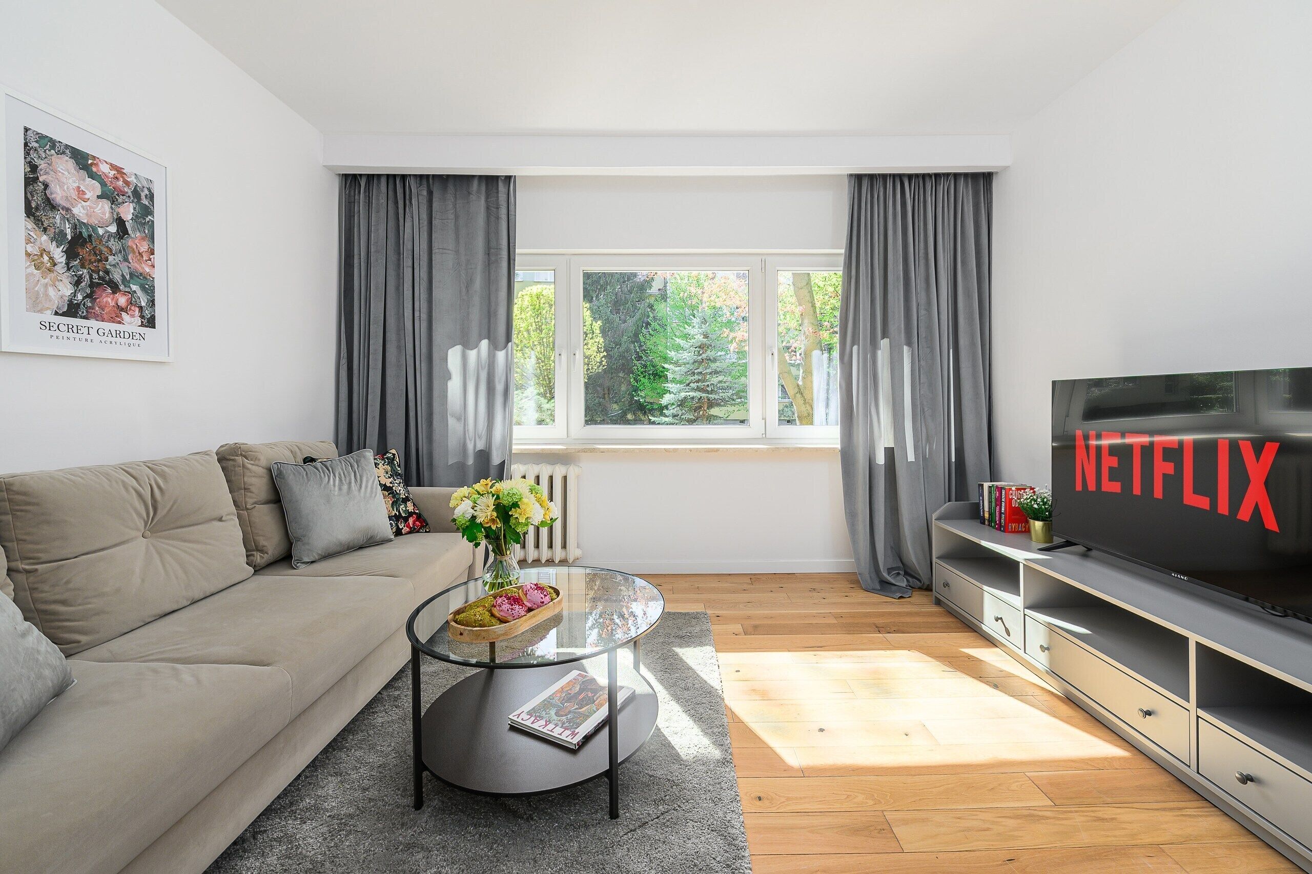 Comfort Apartment, City View | Living area | 50-inch flat-screen TV with cable channels