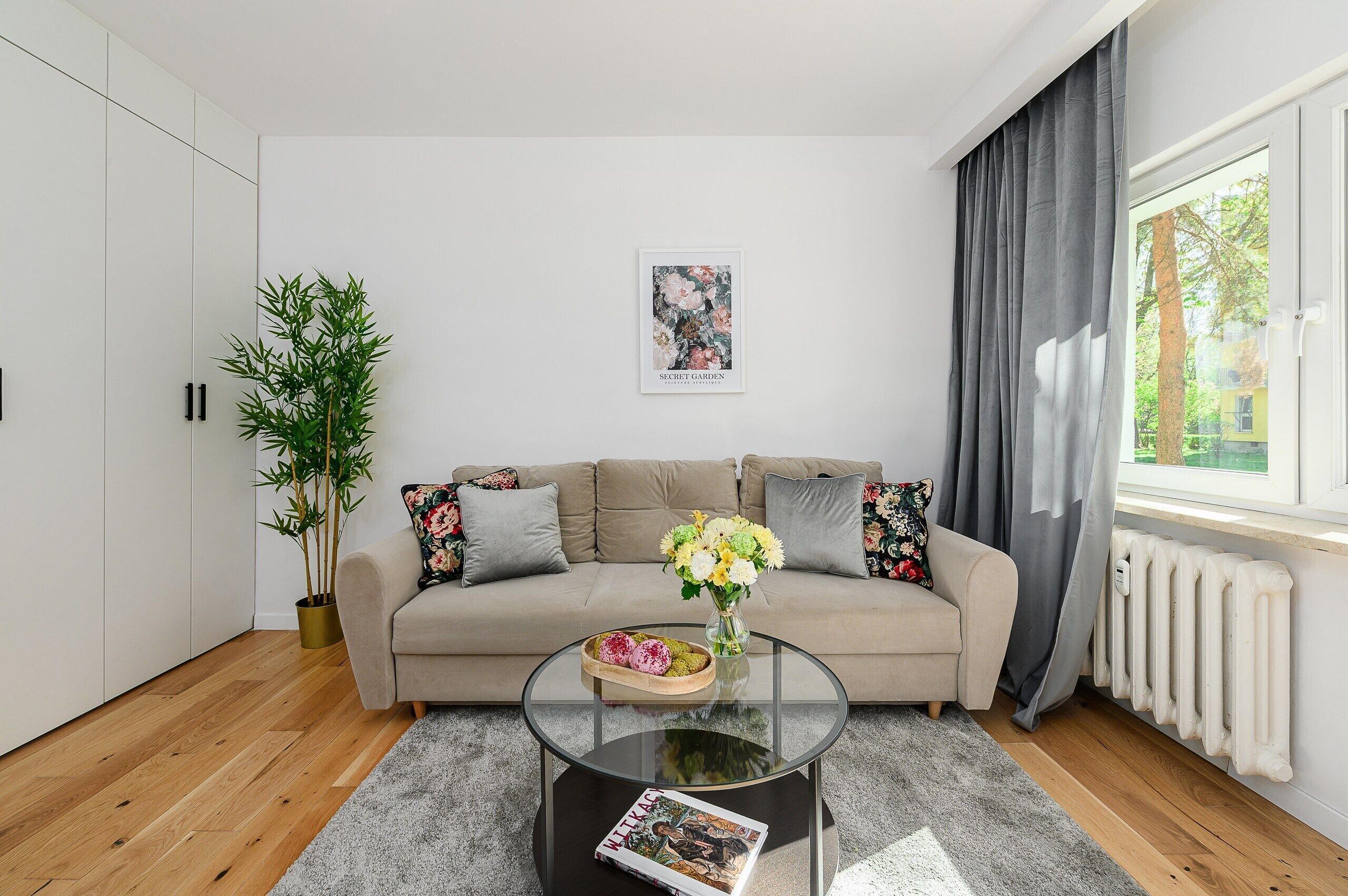 Comfort Apartment, City View | Living area | 50-inch flat-screen TV with cable channels