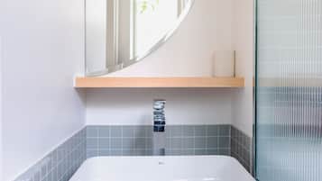 Design Apartment, 2 Bedrooms | Bathroom