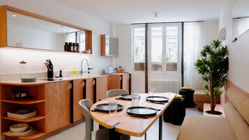 Design Apartment, 2 Bedrooms | Dining