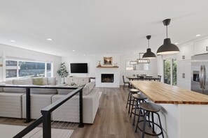 House, 4 Bedrooms | Interior - Family Get Away Fireplace Near Columbia River 4 Bedroom Home (Vancouver)