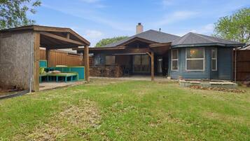 House, 3 Bedrooms | Exterior