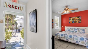 Desk, iron/ironing board, free WiFi, bed sheets - **HAVANA ESPECIAL @ DUVAL STREET** Cottage & Pool + LAST KEY SERVICES… (Key West)