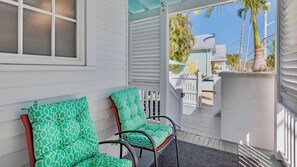 Terrace/patio - **HAVANA ESPECIAL @ DUVAL STREET** Cottage & Pool + LAST KEY SERVICES… (Key West)