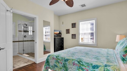 **TASTE OF HAVANA @ DUVAL STREET** Cozy Home & Pool + LAST KEY SERVICES…