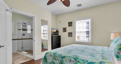 **TASTE OF HAVANA @ DUVAL STREET** Cozy Home & Pool + LAST KEY SERVICES…