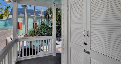 **TASTE OF HAVANA @ DUVAL STREET** Cozy Home & Pool + LAST KEY SERVICES…