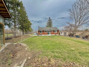 Exterior - City Oasis with Hot Tub & Sunroom in Ottawa (Ottawa)