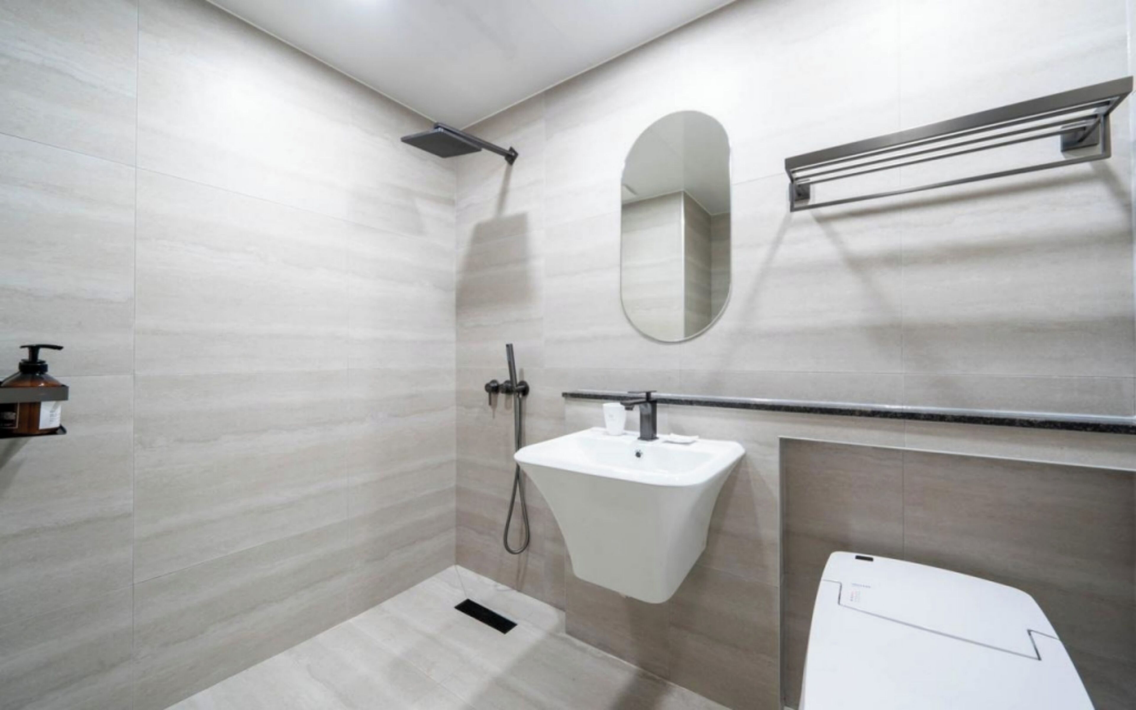 Deluxe Double Room, City View | Bathroom