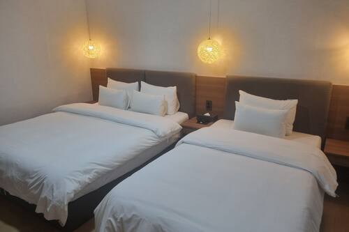 Deluxe Twin Room, City View | Desk, laptop workspace, blackout drapes, soundproofing