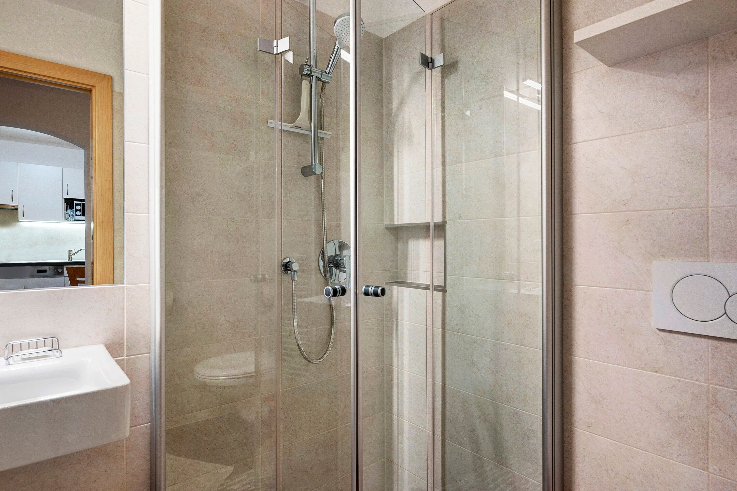 Shower, hair dryer, towels