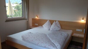 Room - Apartment 'A4' with Mountain View, Shared Pool and Wi-Fi (Algund)