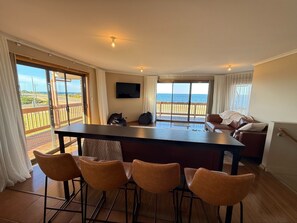 Smart TV - B & B on Yorkes- 2 storey holiday home. Free Wifi, off peak special available (Edithburgh)
