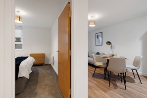 1 bedroom, iron/ironing board, WiFi, bed sheets - City Point Aberdeen by Guestz (Aberdeen)