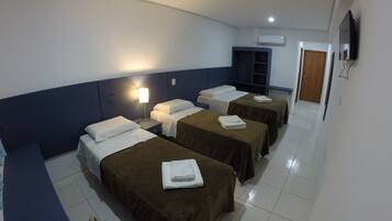 Comfort-Dreibettzimmer, Stadtblick | Kostenloses WLAN