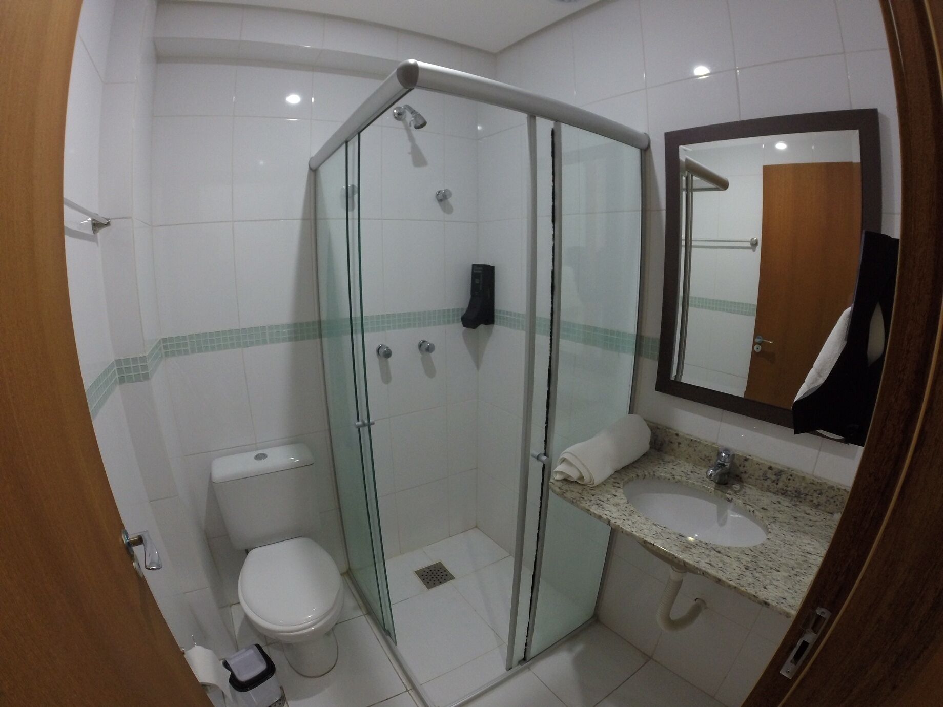Douche, savon, shampoing, papier toilette