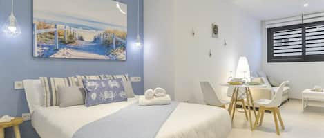 Iron/ironing board, WiFi, bed sheets