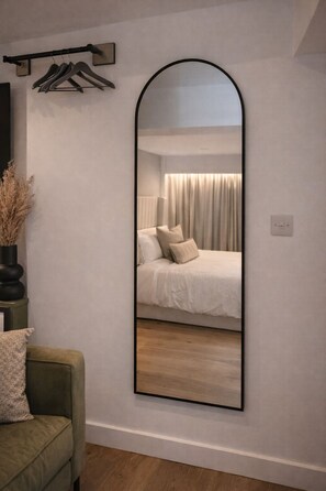 1 bedroom, desk, iron/ironing board, free WiFi