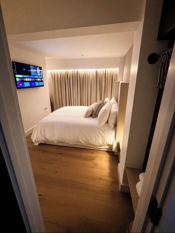 1 bedroom, desk, iron/ironing board, free WiFi