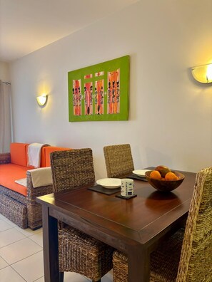 Dining - Cosy Studio Apartment Vila Verde Santa Maria (Santa Maria)