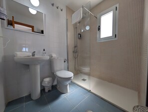 Shower, hair dryer, towels - 117 Livingtarifa Trebol (Tarifa)