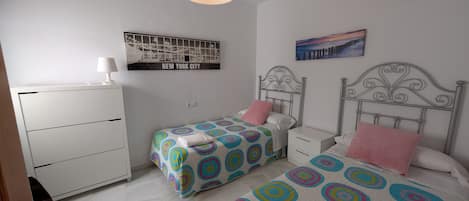 2 bedrooms, iron/ironing board, free WiFi, bed sheets