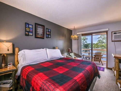 New! Charming Studio on Lake Minocqua - minutes to downtown!