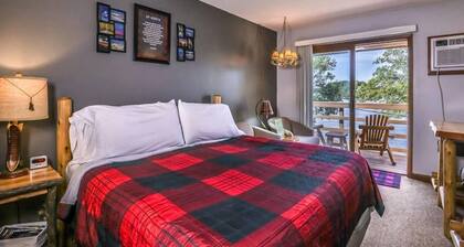 New! Charming Studio on Lake Minocqua - minutes to downtown!
