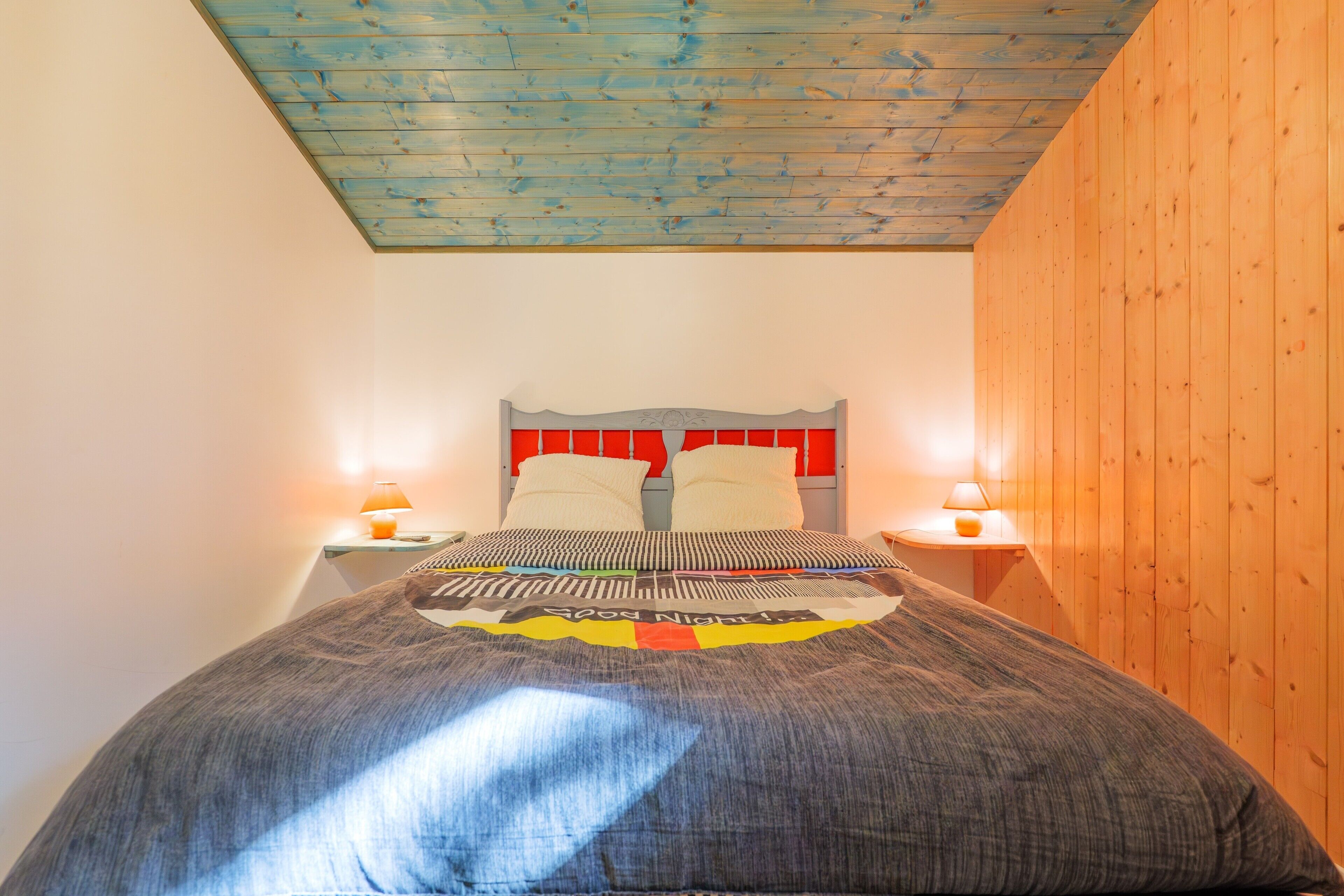 2 bedrooms, iron/ironing board, WiFi