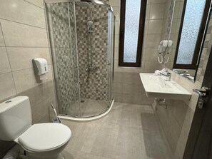 Deluxe Triple Room, Balcony | Bathroom | Shower, free toiletries, hair dryer, towels