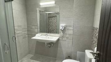 Deluxe Double Room, Balcony | Bathroom | Shower, free toiletries, hair dryer, towels